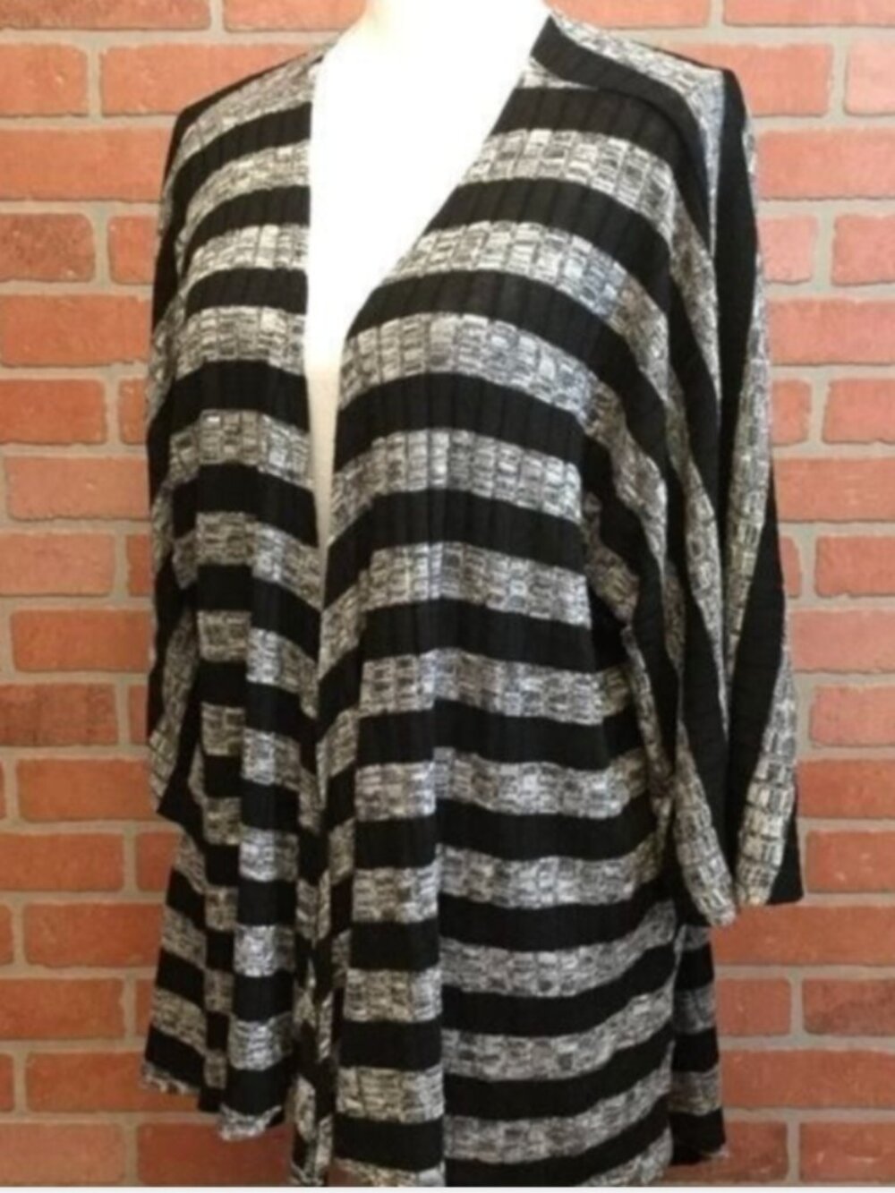 LulaRoe Lindsay Kimono Cardigan Womens M Stretchy Ribbed Grey/Black Stripe Hi-Lo - Picture 2 of 14